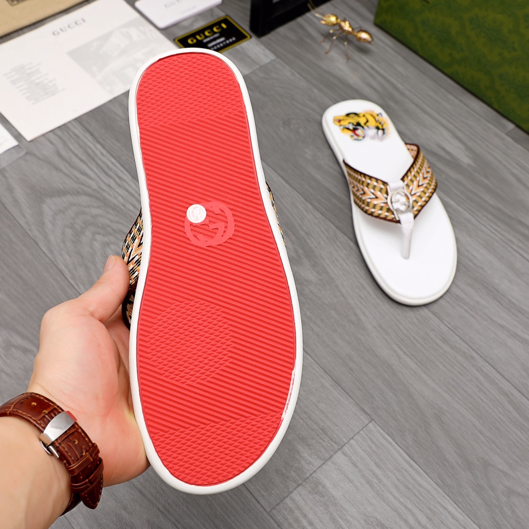 Gucci Rubber GG Men's Flip Flops - DopestKickz