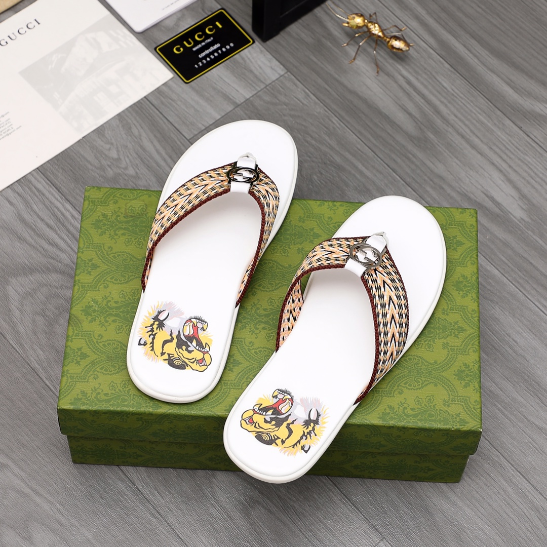 Gucci Rubber GG Men's Flip Flops - DopestKickz