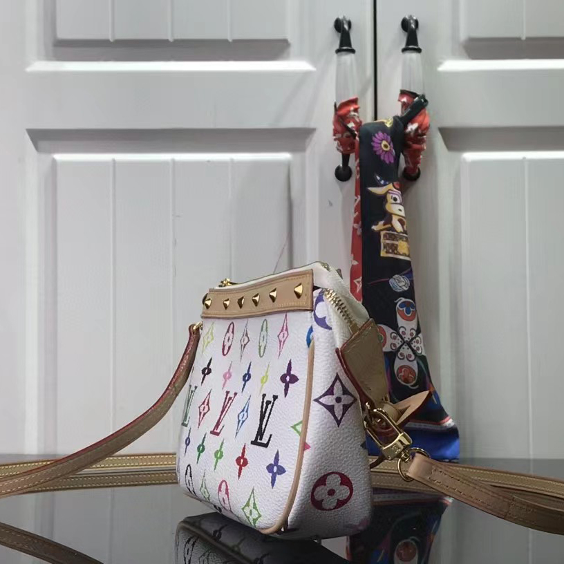 Louis Vuitton Monogram Shoulder Bag（21-13-3cm） - DopestKickz