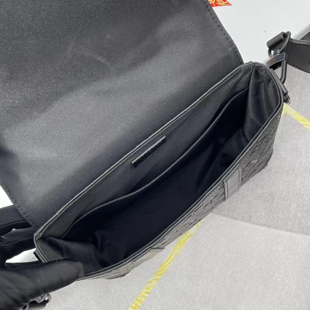 Louis Vuitton TSac Messenger Trunk (24-18-5.5CM） - DopestKickz