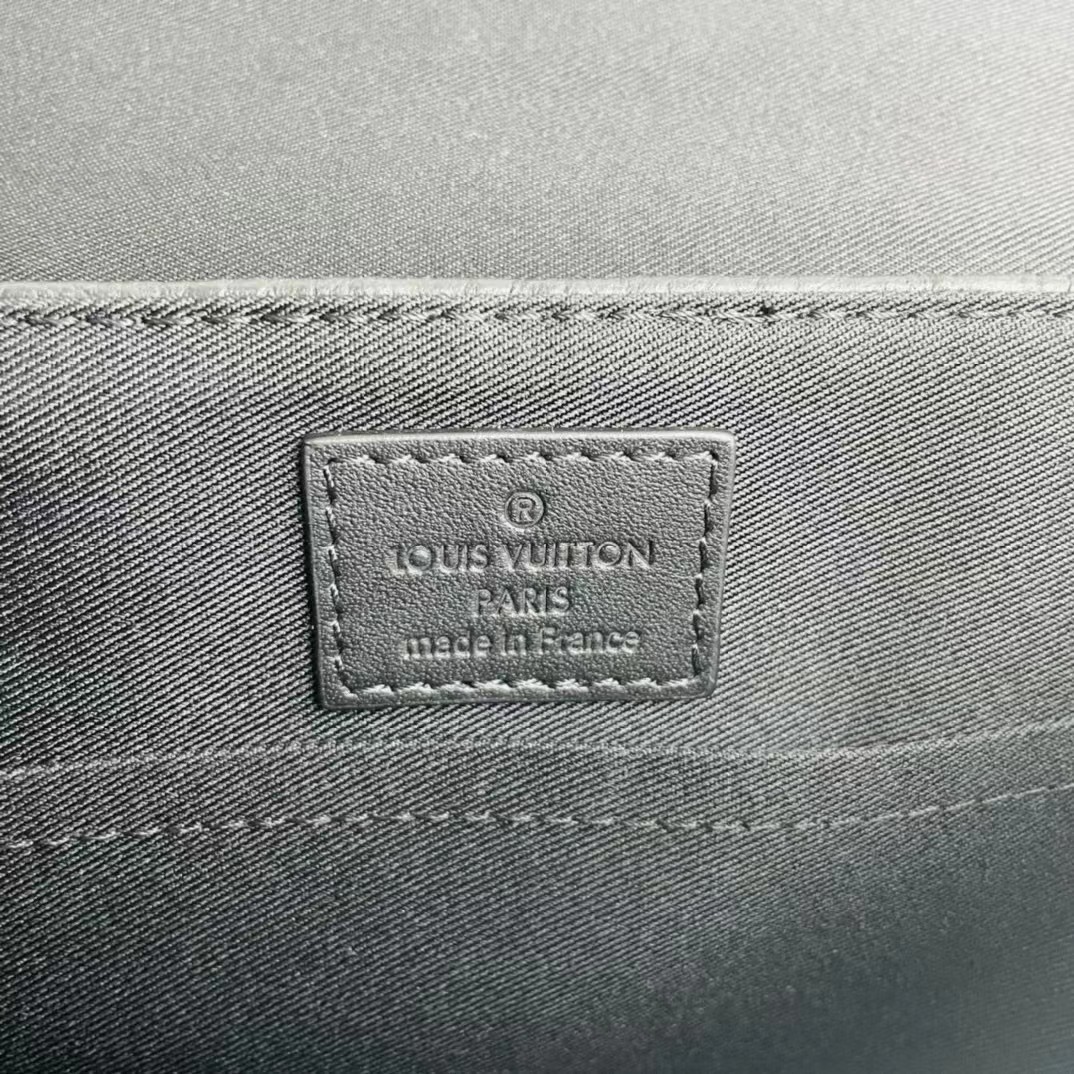 Louis Vuitton TSac Messenger Trunk (24-18-5.5CM） - DopestKickz