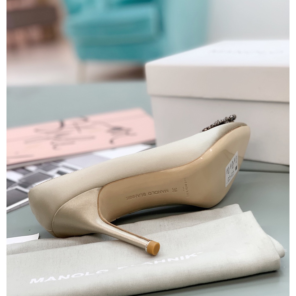 Manolo Blahnik Beige Hangisi Pumps With Buckle - DopestKickz