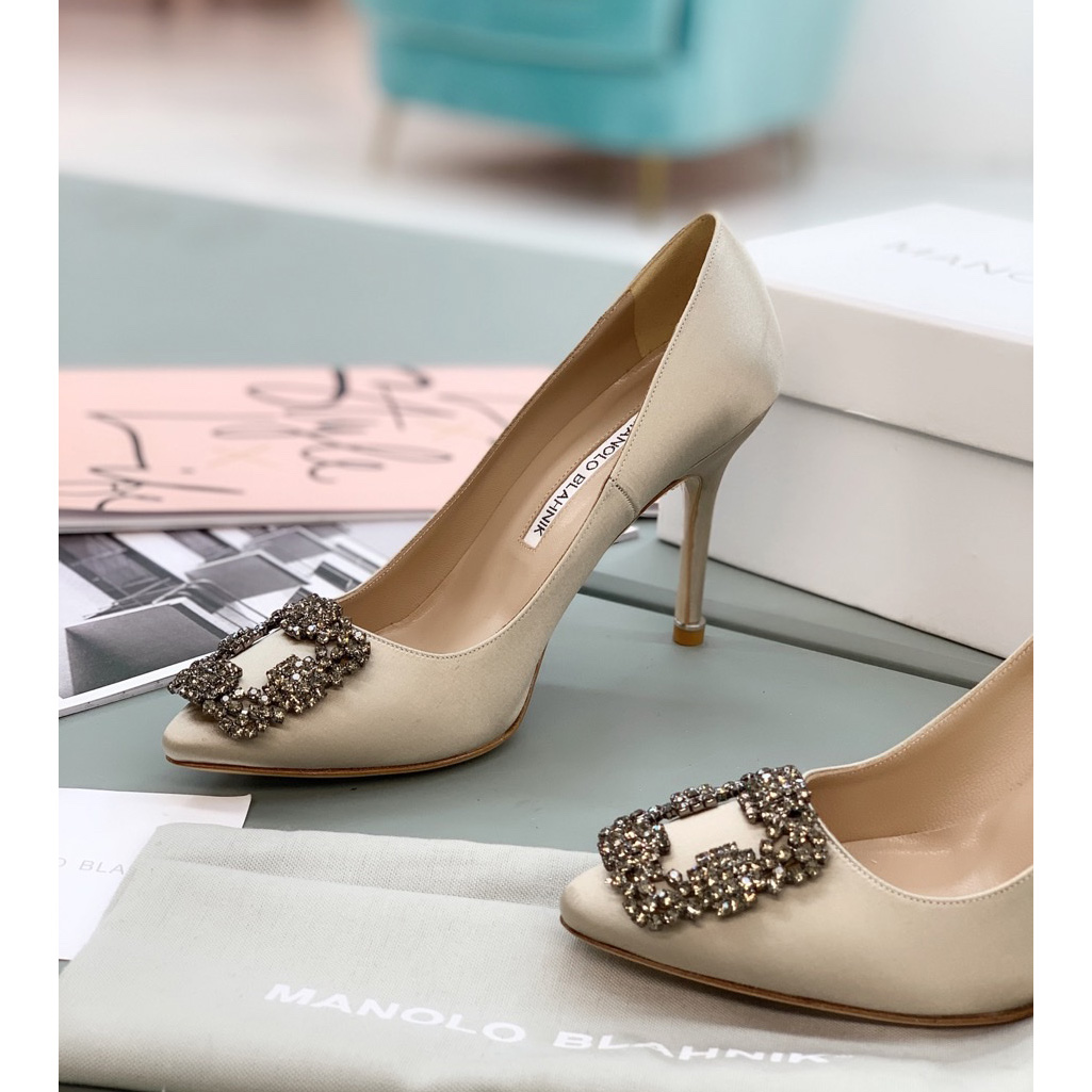 Manolo Blahnik Beige Hangisi Pumps With Buckle - DopestKickz