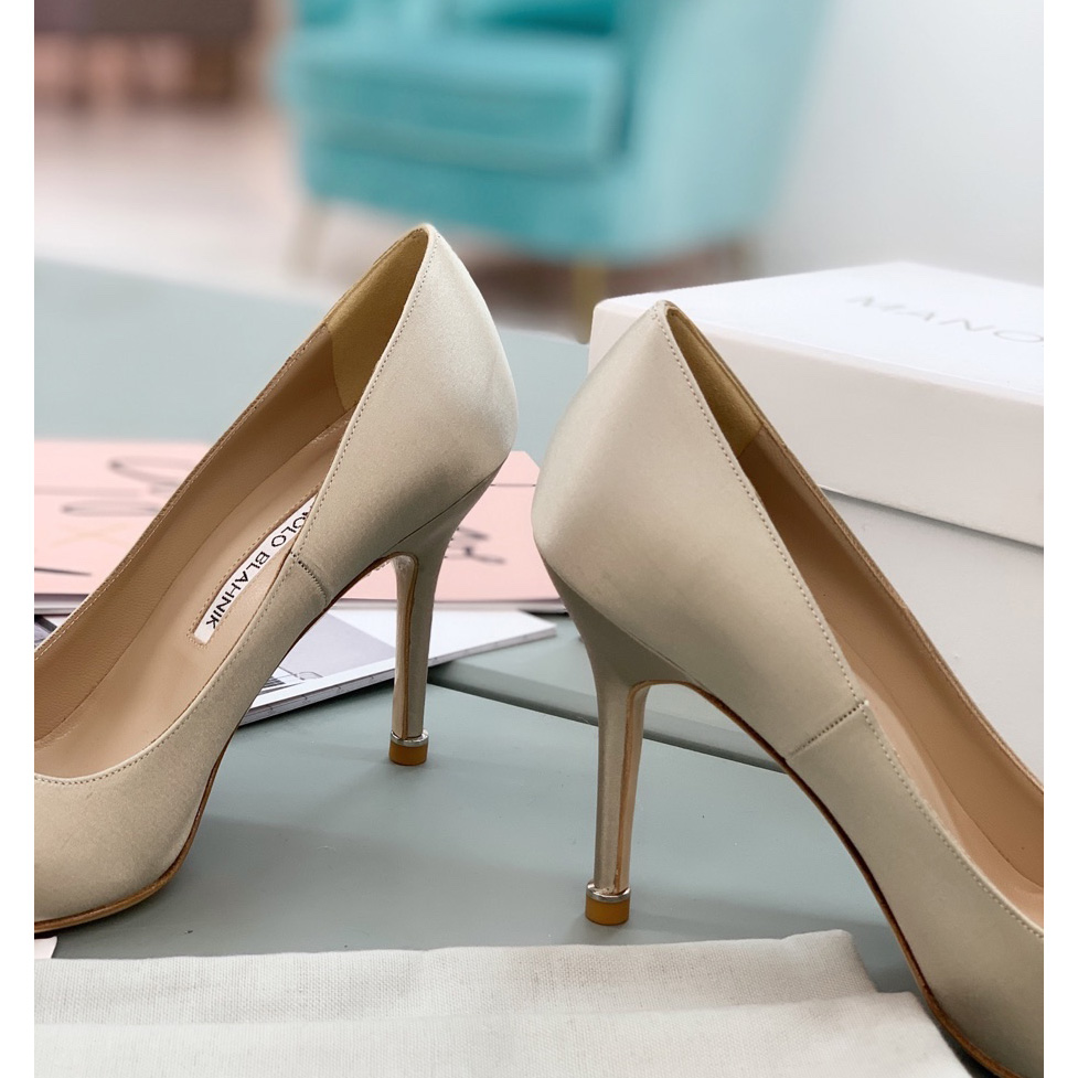 Manolo Blahnik Beige Hangisi Pumps With Buckle - DopestKickz