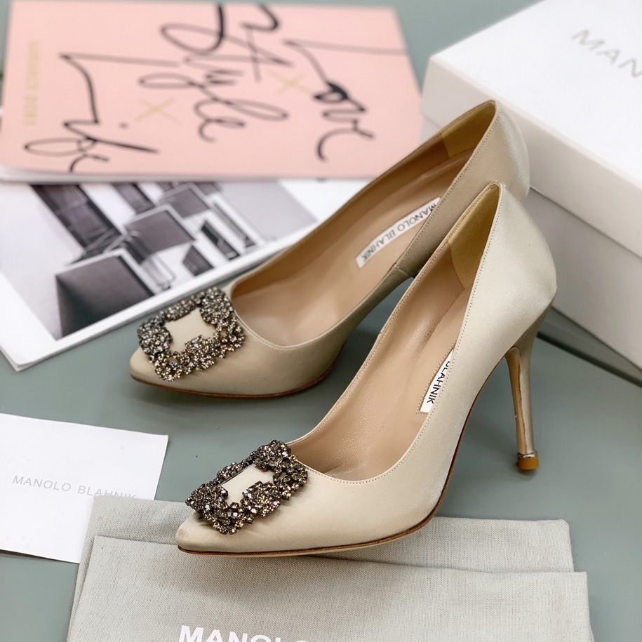 Manolo Blahnik Beige Hangisi Pumps With Buckle - DopestKickz