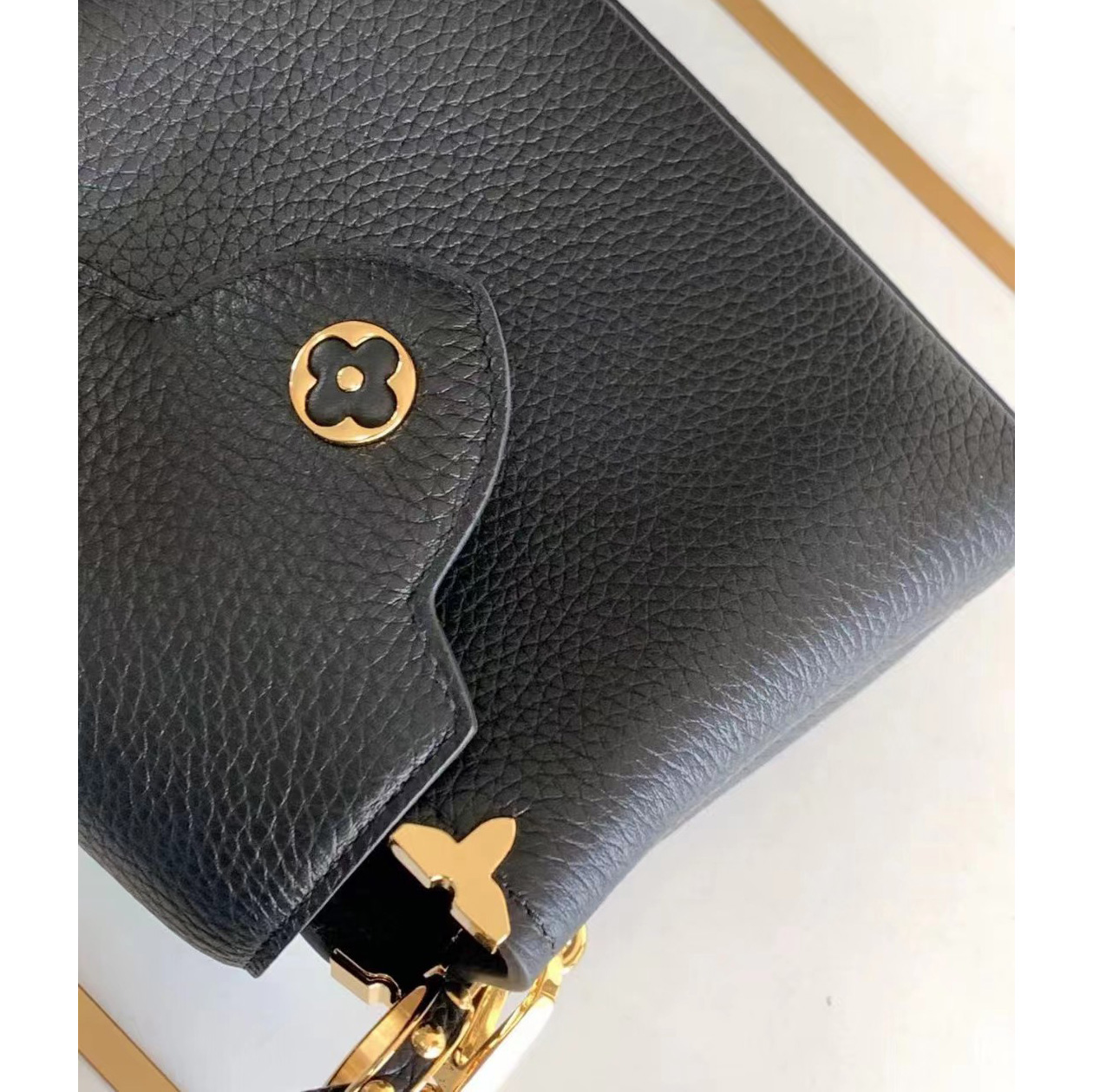 Louis Vuitton Capucines Mini Bag(21-14-8cm)   M56669 - DopestKickz
