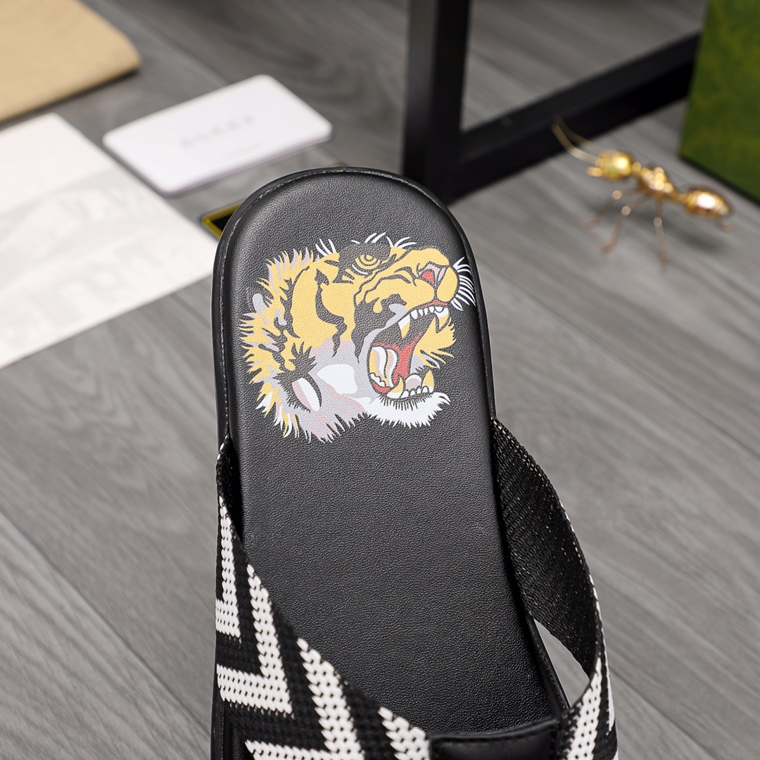 Gucci Rubber GG Men's Flip Flops - DopestKickz