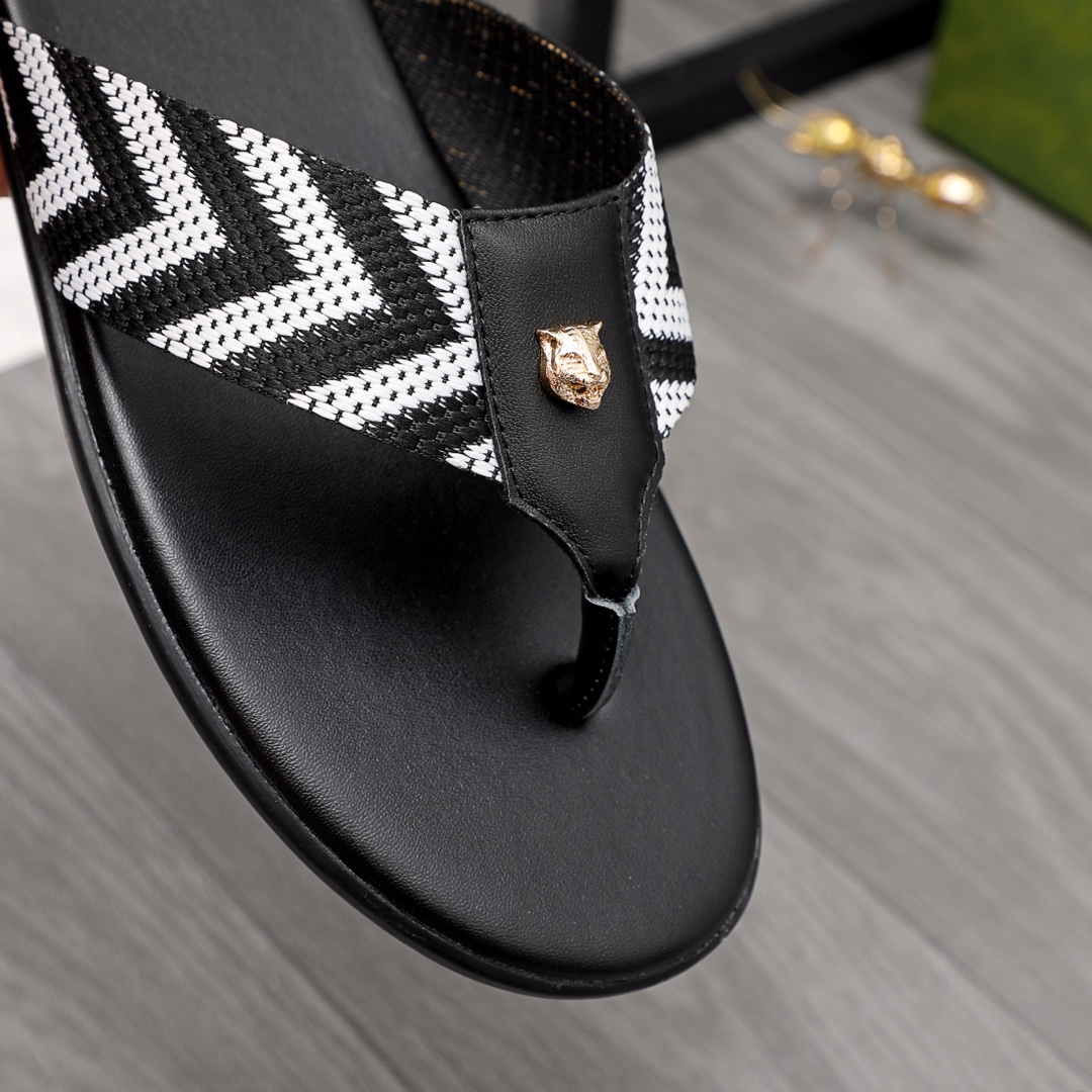 Gucci Rubber GG Men's Flip Flops - DopestKickz