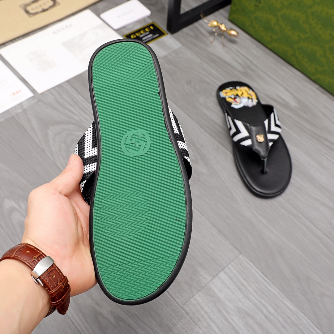 Gucci Rubber GG Men's Flip Flops - DopestKickz