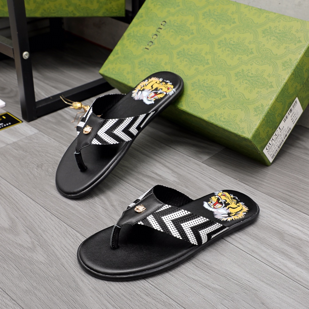 Gucci Rubber GG Men's Flip Flops - DopestKickz