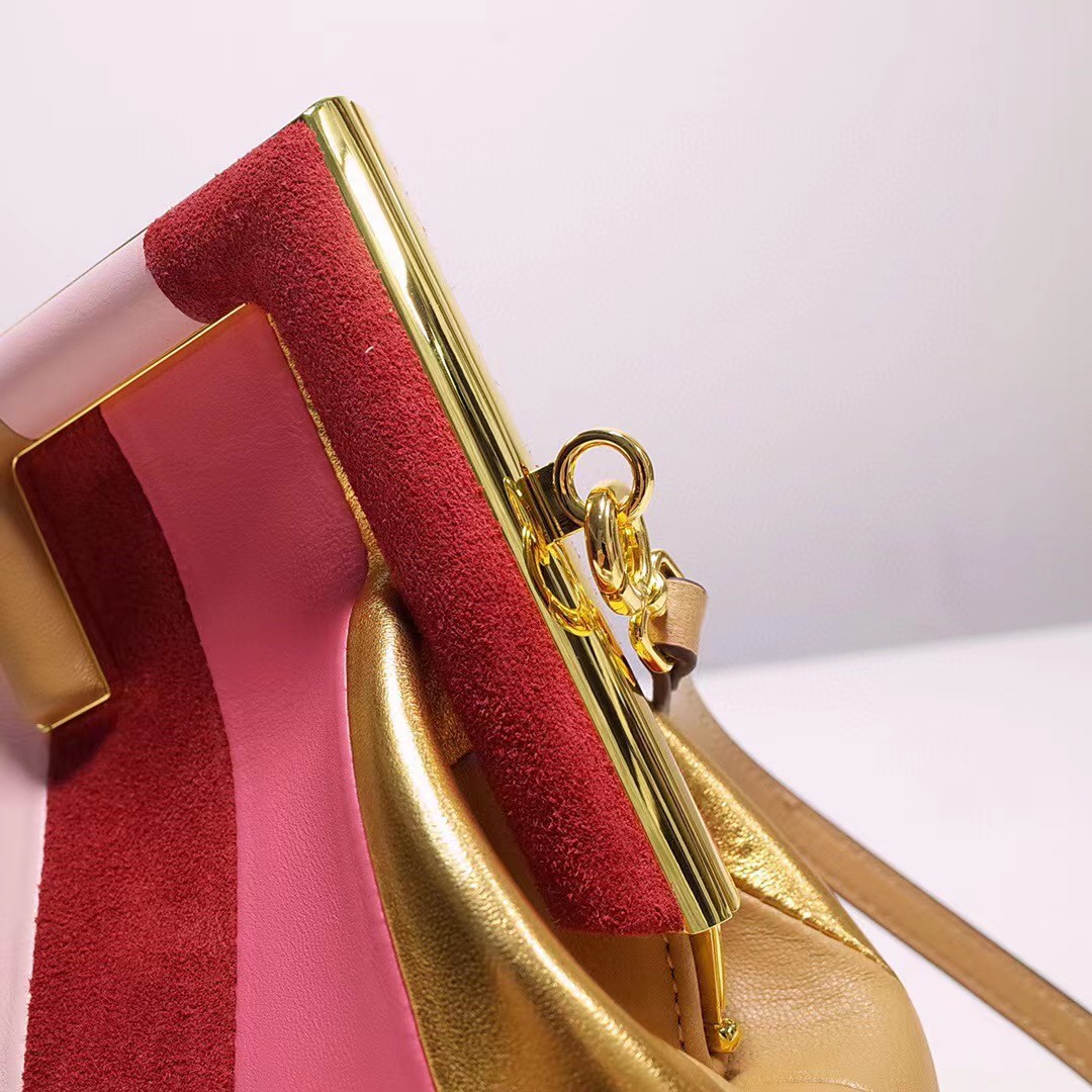 Fendi First Handbag（26-18-9.5cm） - DopestKickz