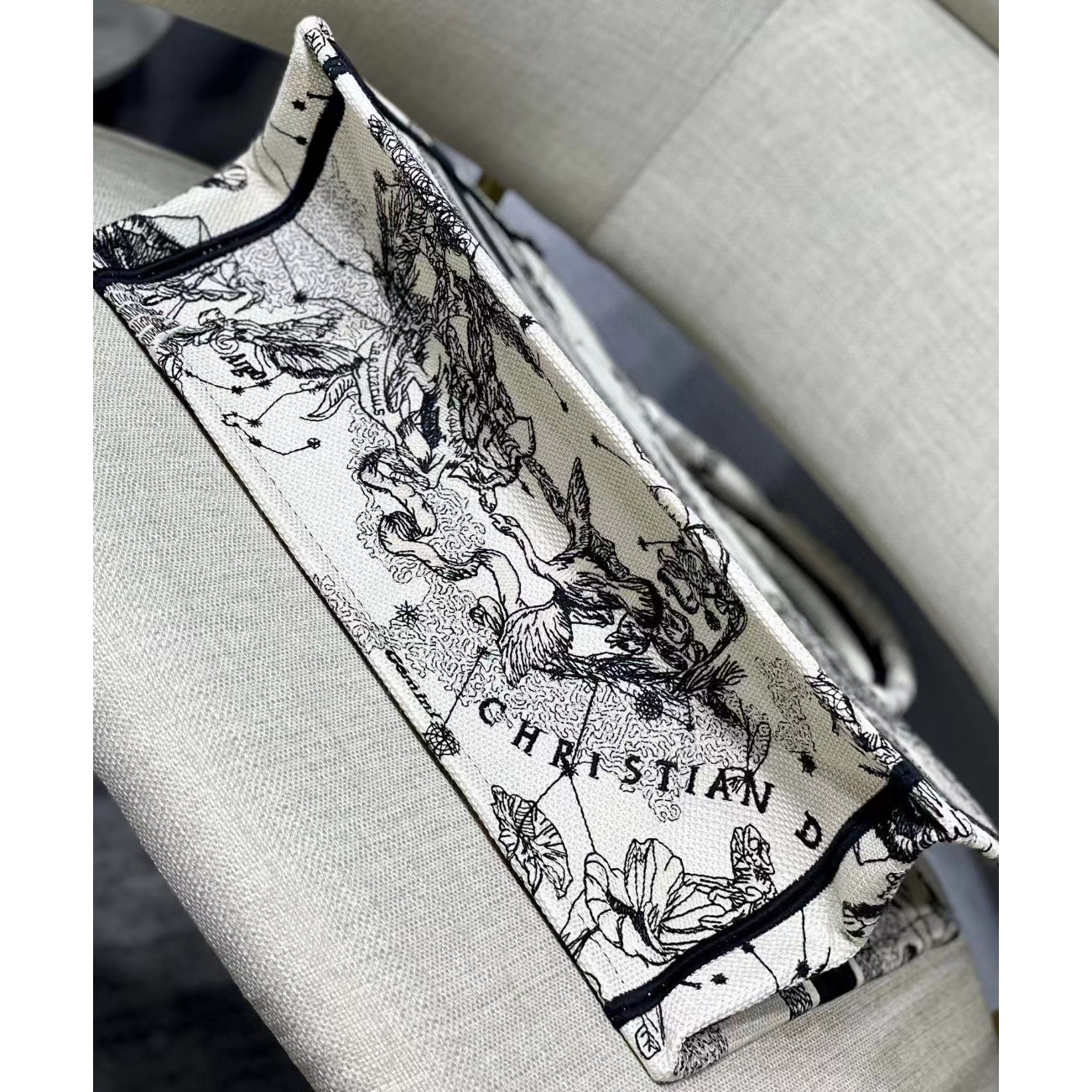Dior Oblique Embroidered Book Tote（36.5-28-17.5CM） - DopestKickz