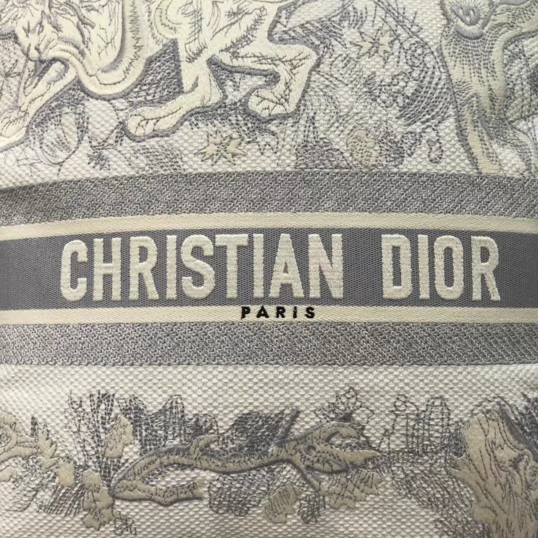 Dior Pillow - DopestKickz