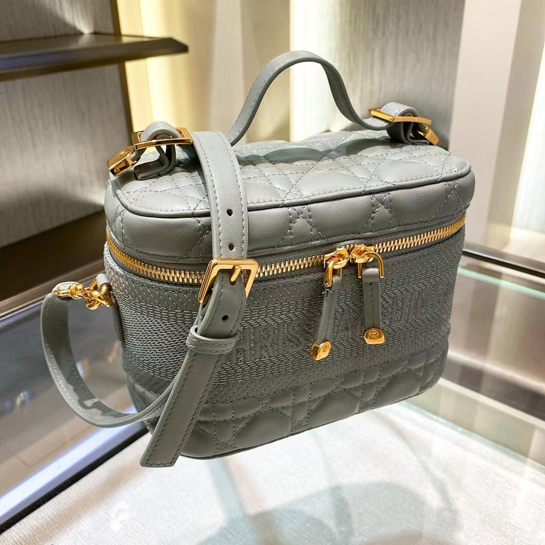 Dior Travel Handbag（18.5-13-10CM） - DopestKickz