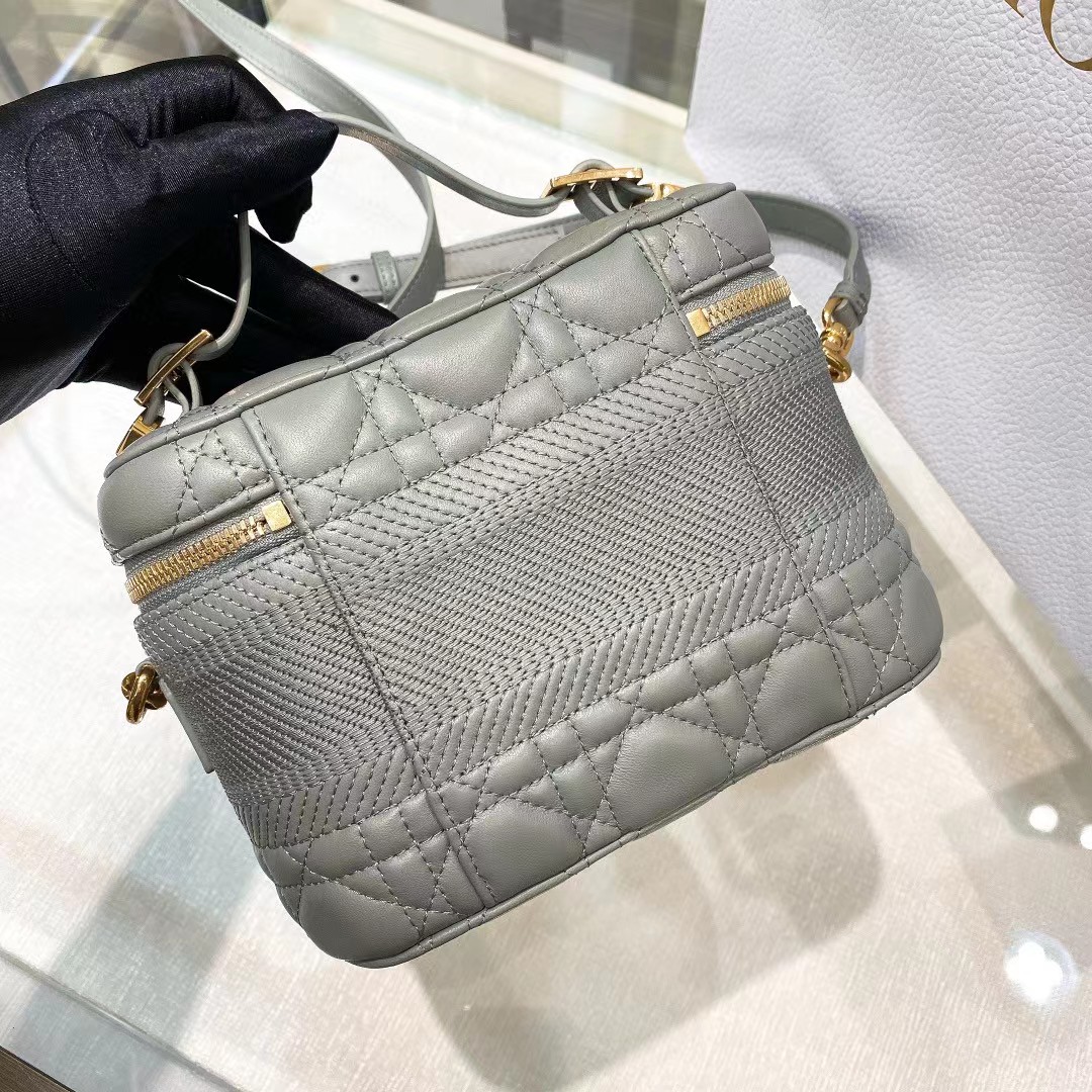 Dior Travel Handbag（18.5-13-10CM） - DopestKickz