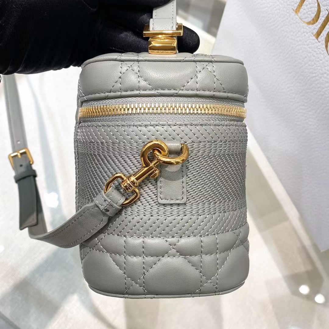 Dior Travel Handbag（18.5-13-10CM） - DopestKickz