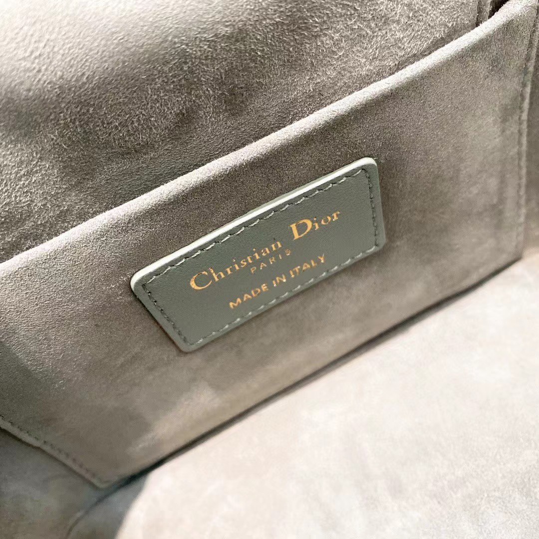 Dior Travel Handbag（18.5-13-10CM） - DopestKickz