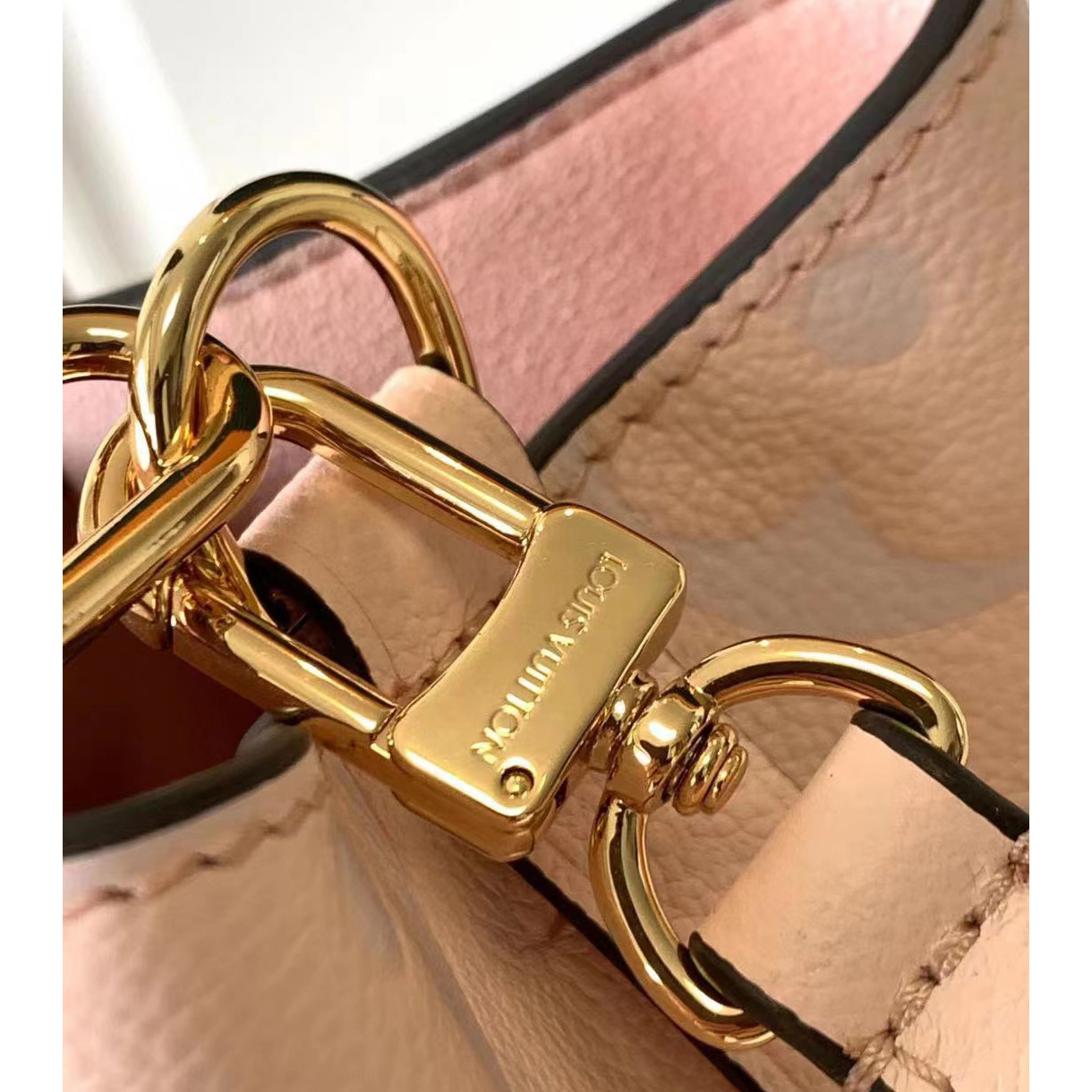 Louis Vuitton Monogram Bucket Bag （20*20*13cm） - DopestKickz