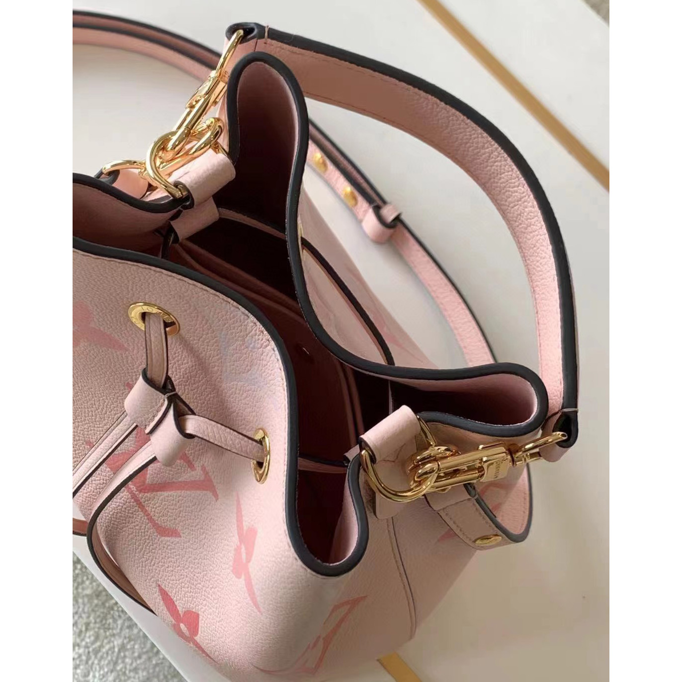 Louis Vuitton Monogram Bucket Bag （20*20*13cm） - DopestKickz