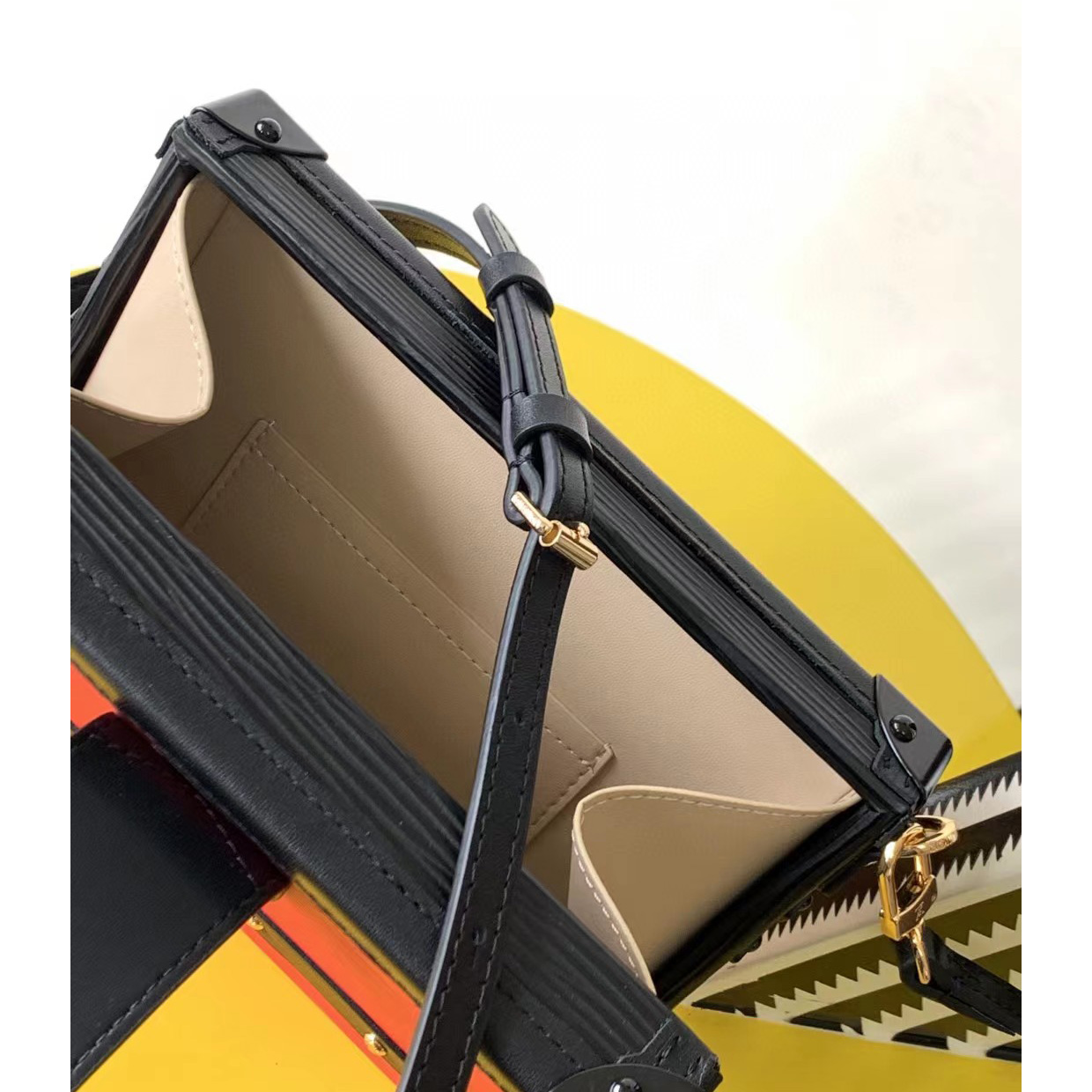 Louis Vuitton Petite Mamlle Bag （20-12-5cm） - DopestKickz