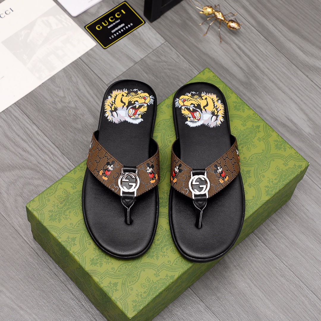 Gucci Rubber GG Men's Flip Flops - DopestKickz