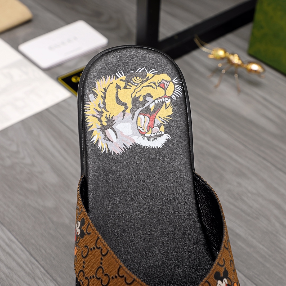 Gucci Rubber GG Men's Flip Flops - DopestKickz