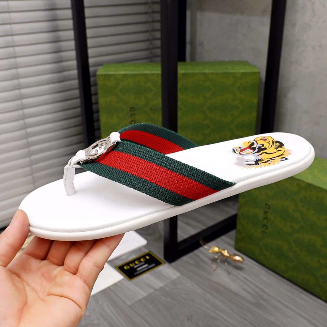Gucci Rubber GG Men's Flip Flops - DopestKickz