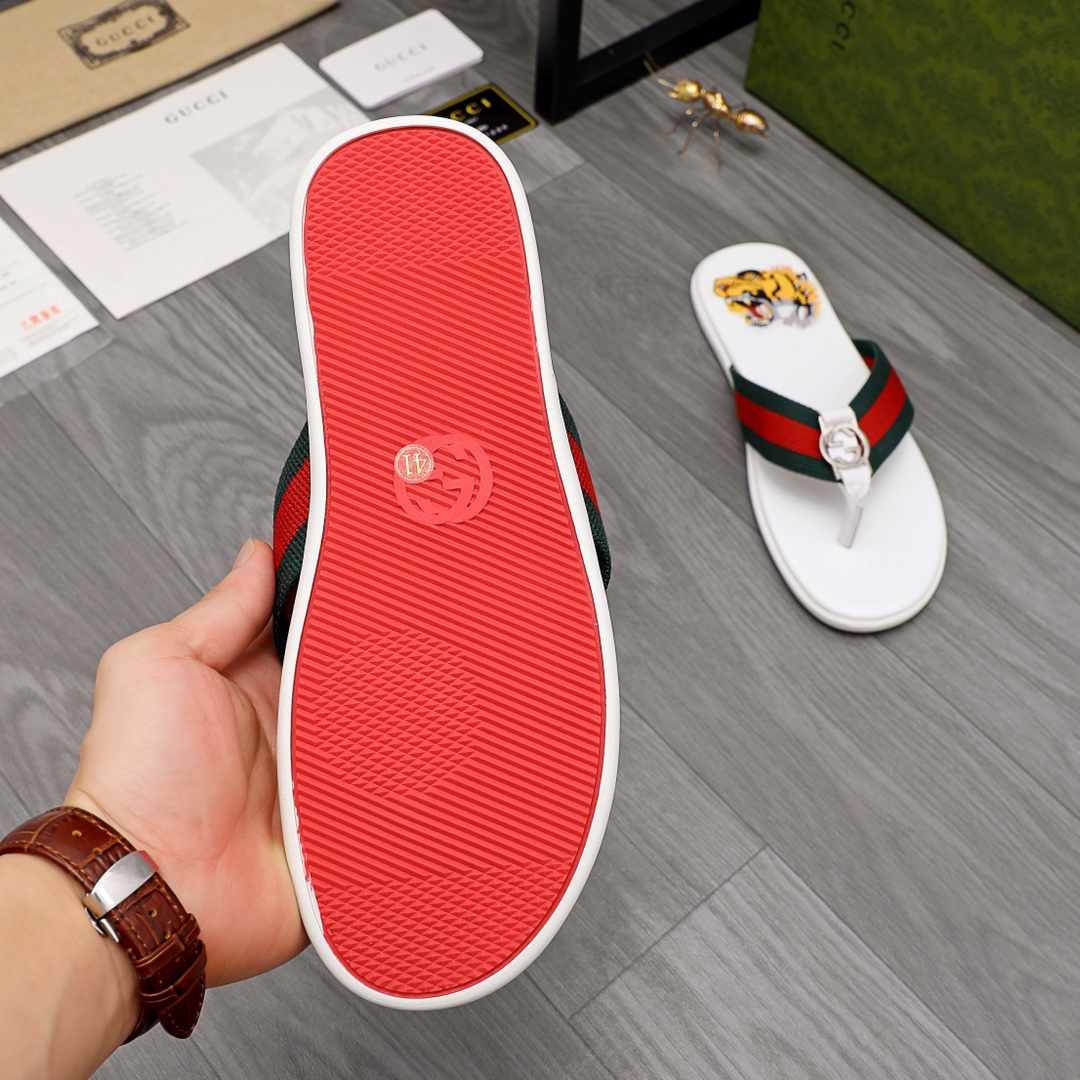 Gucci Rubber GG Men's Flip Flops - DopestKickz