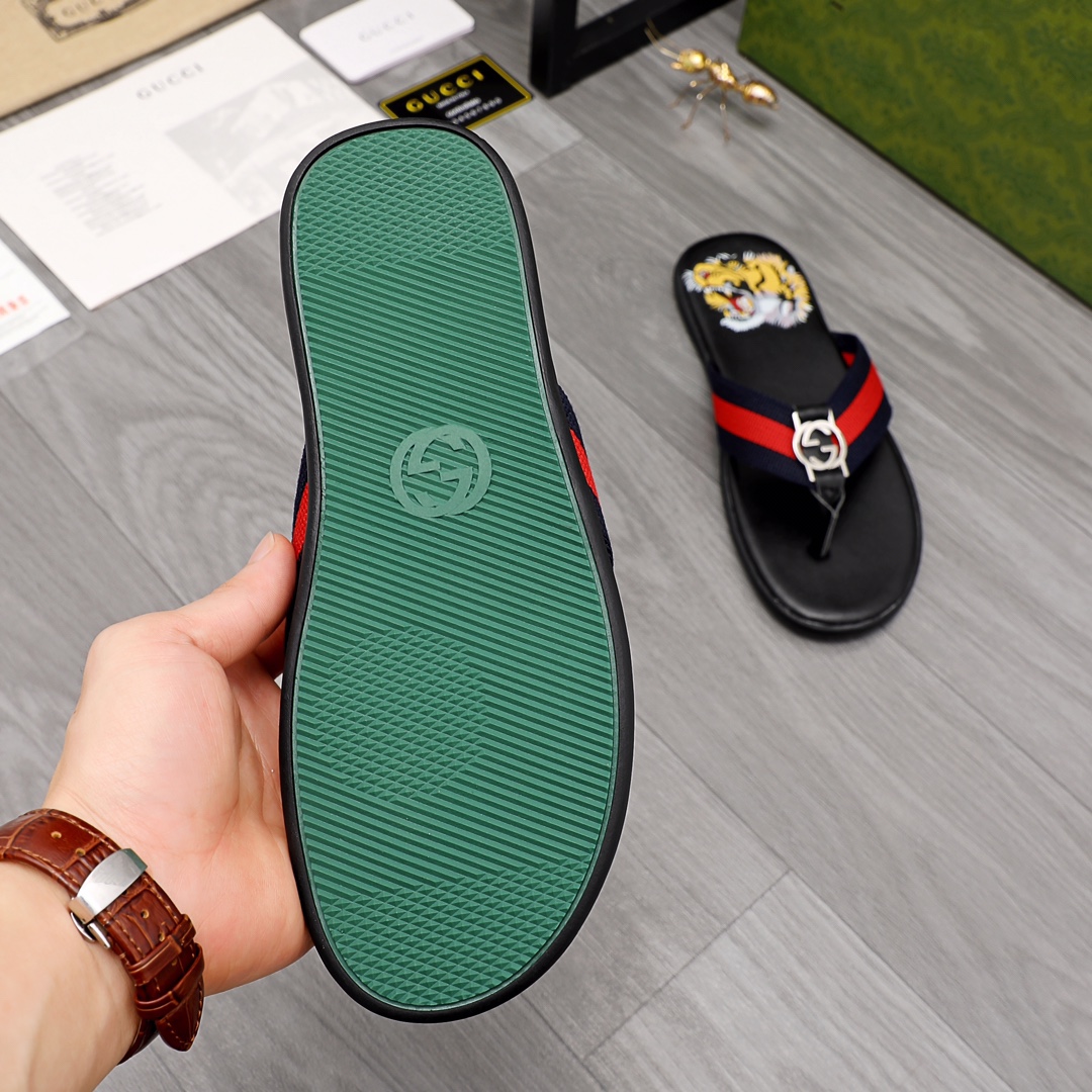 Gucci Rubber GG Men's Flip Flops - DopestKickz