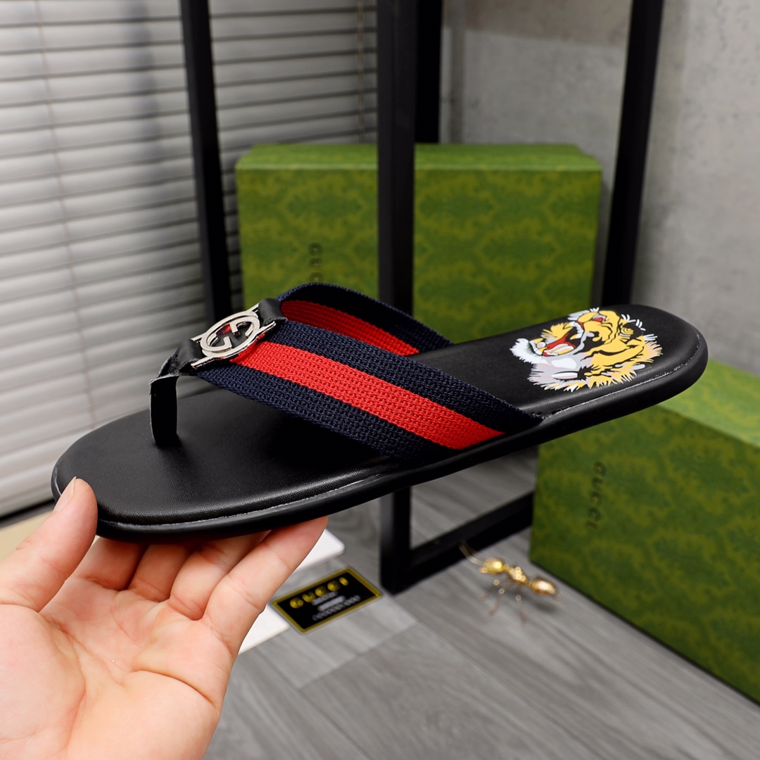 Gucci Rubber GG Men's Flip Flops - DopestKickz