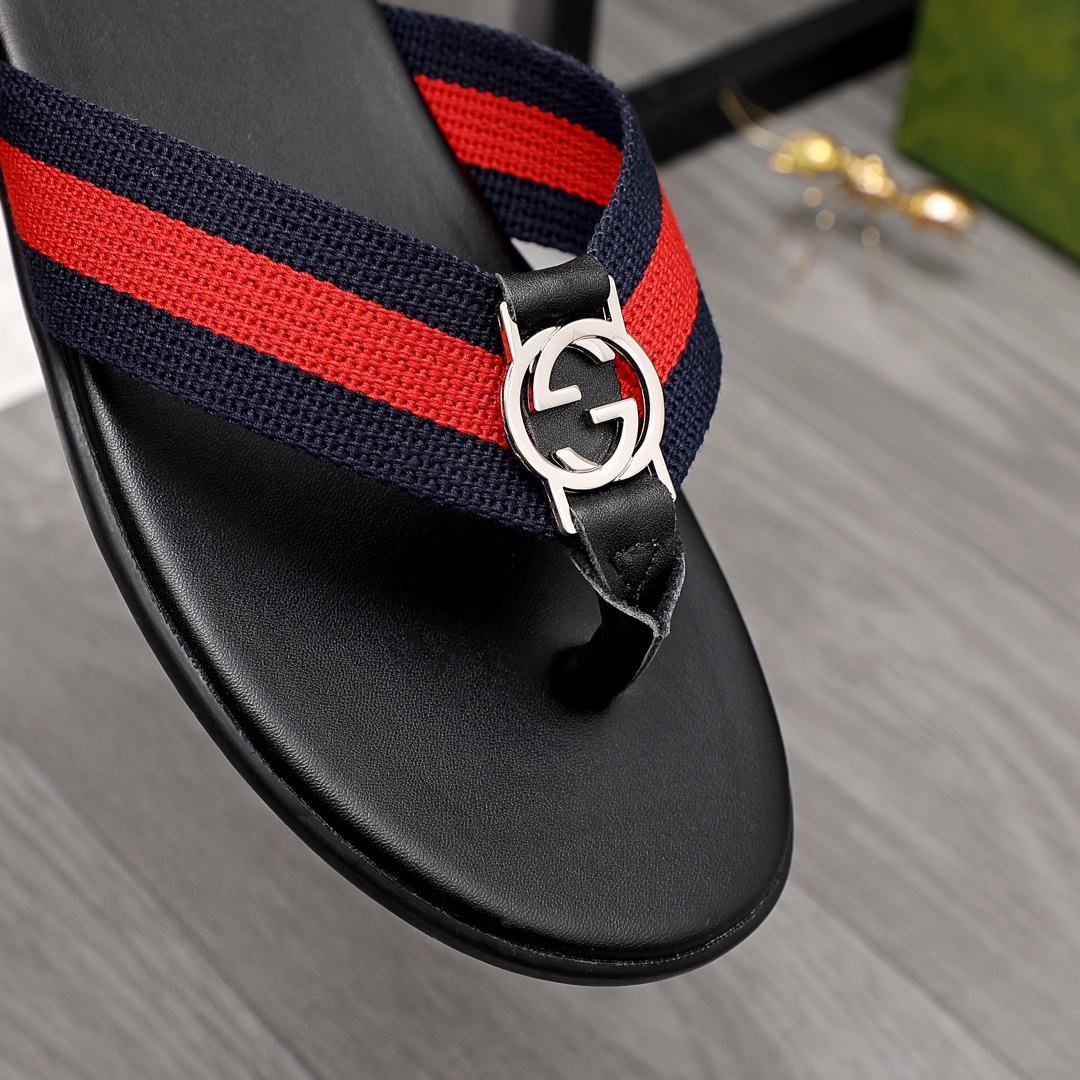 Gucci Rubber GG Men's Flip Flops - DopestKickz