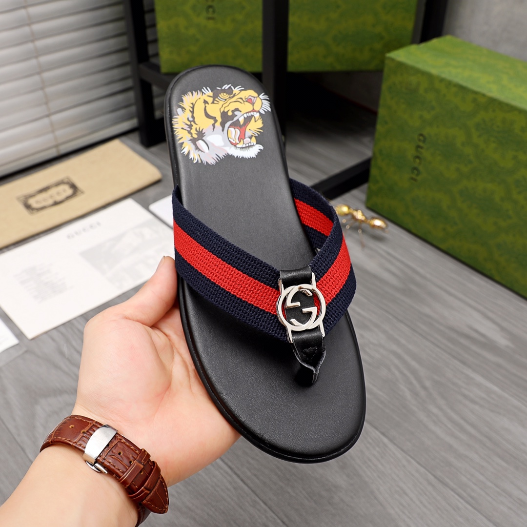 Gucci Rubber GG Men's Flip Flops - DopestKickz