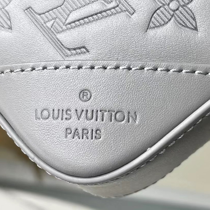 Louis Vuitton Duo Messenger(26-18.5-5cm)  m46104 - DopestKickz