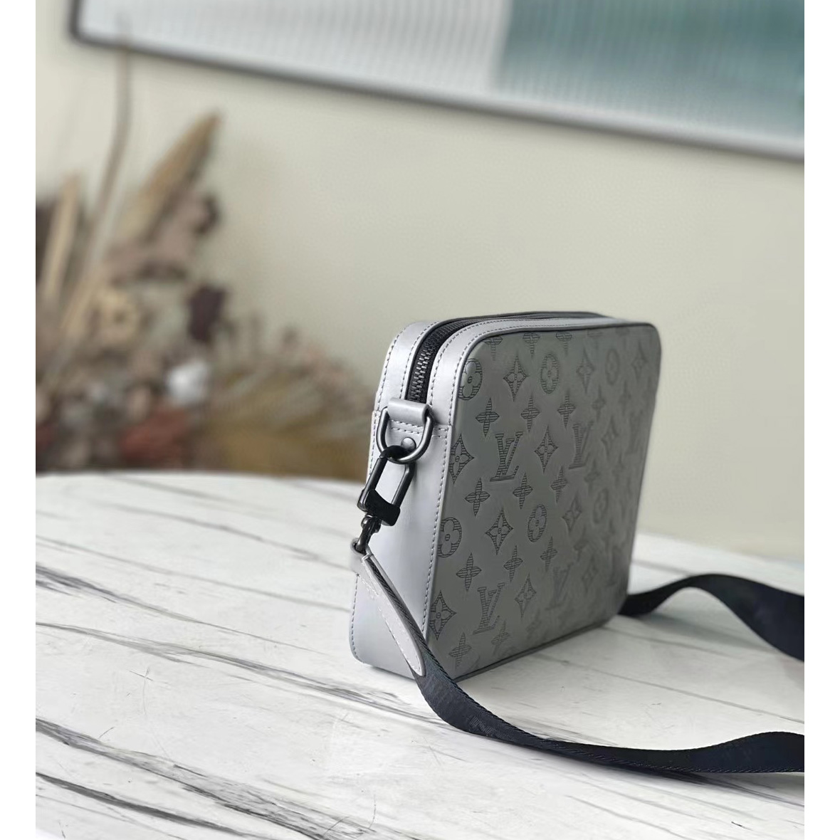 Louis Vuitton Duo Messenger(26-18.5-5cm)  m46104 - DopestKickz