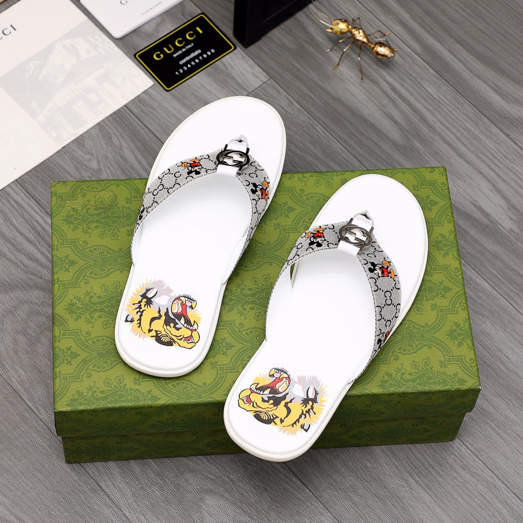 Gucci Rubber GG Men's Flip Flops - DopestKickz