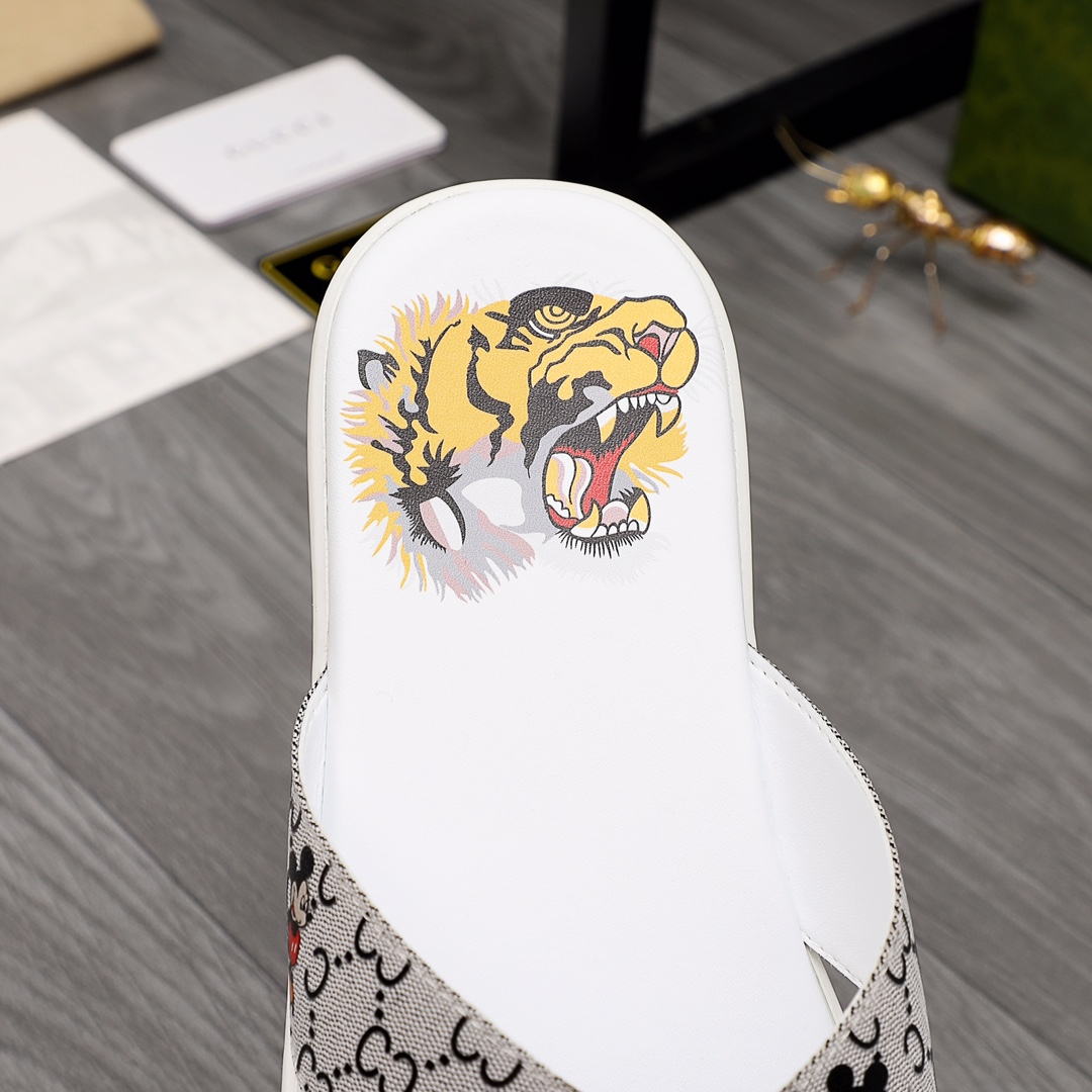 Gucci Rubber GG Men's Flip Flops - DopestKickz