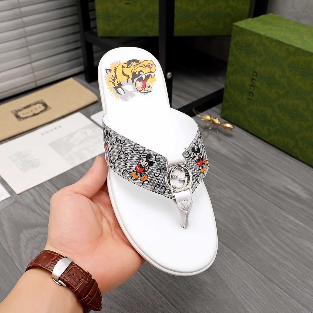 Gucci Rubber GG Men's Flip Flops - DopestKickz