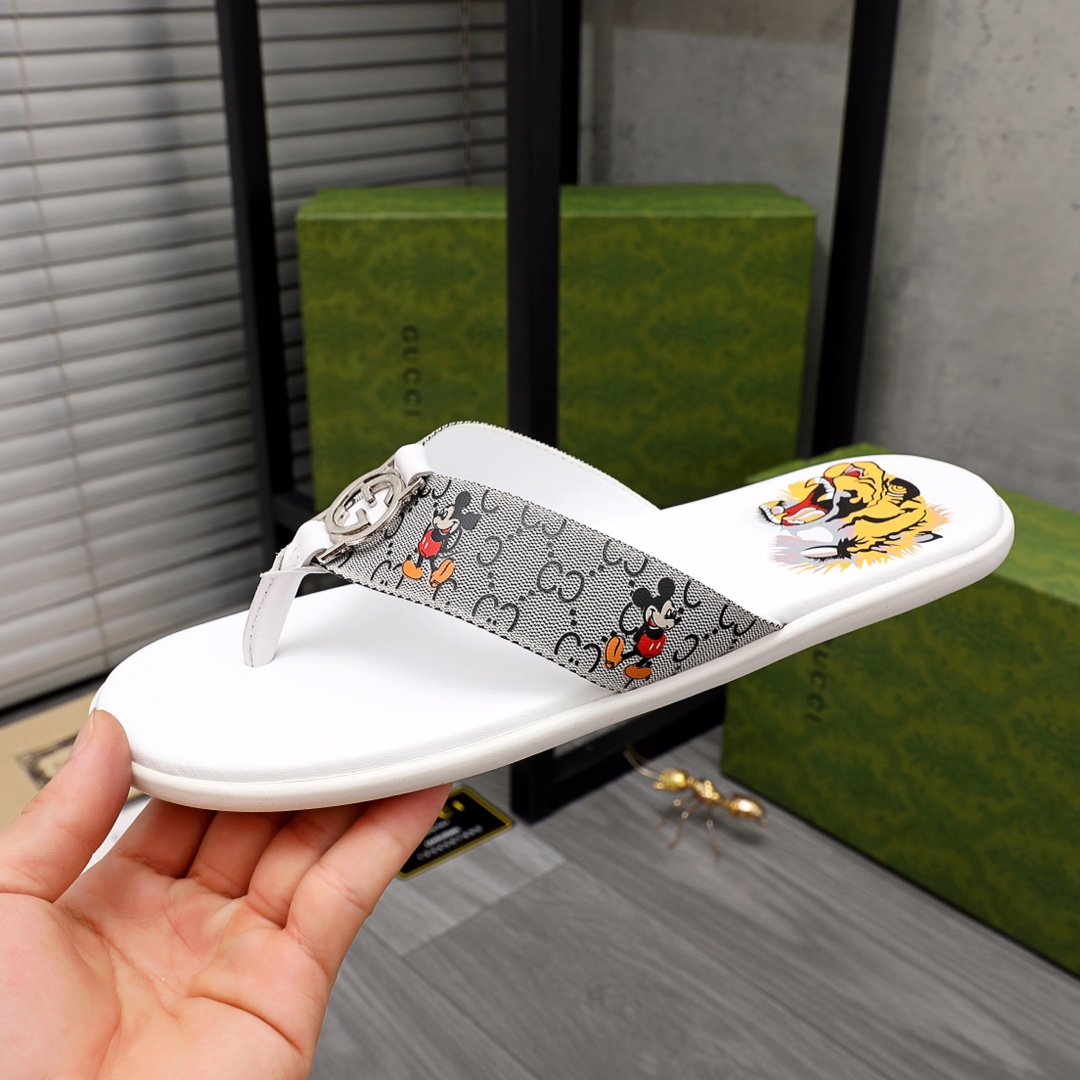 Gucci Rubber GG Men's Flip Flops - DopestKickz