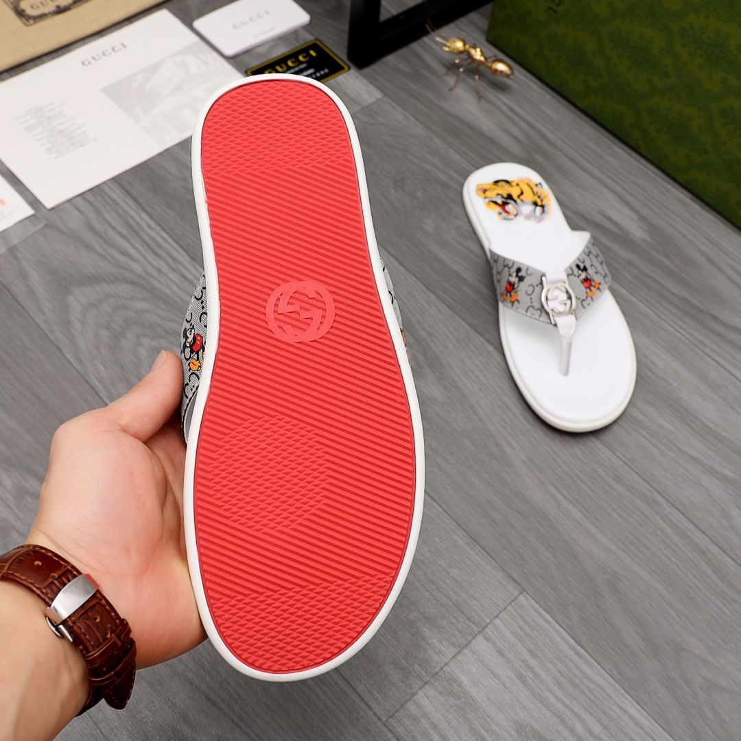 Gucci Rubber GG Men's Flip Flops - DopestKickz