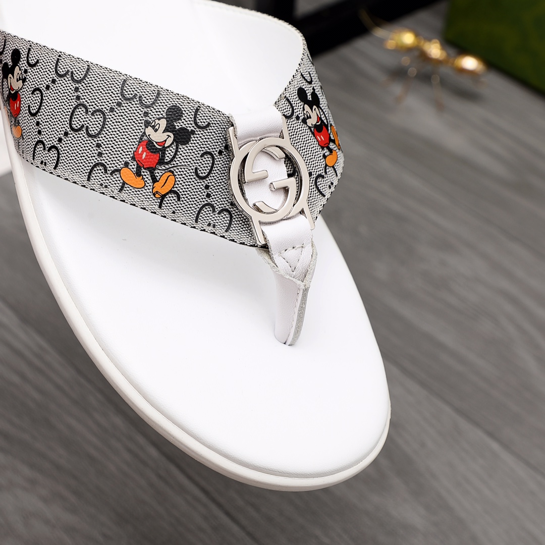 Gucci Rubber GG Men's Flip Flops - DopestKickz