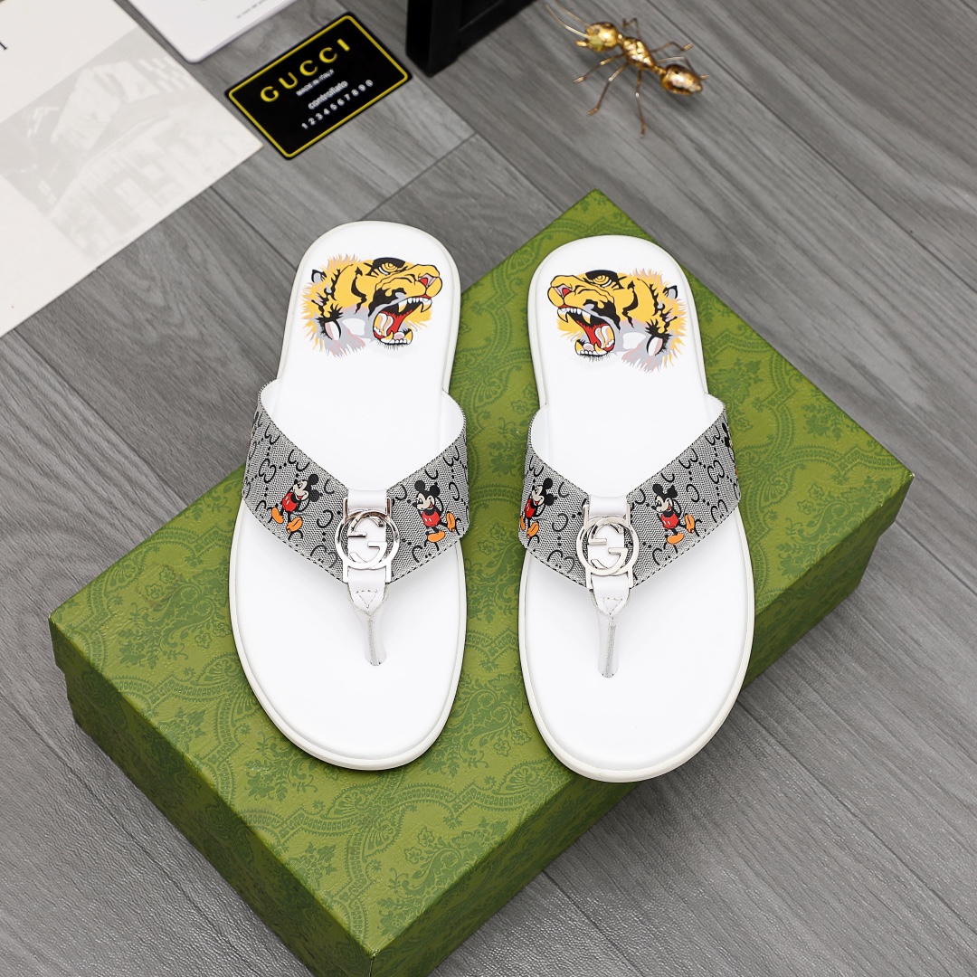 Gucci Rubber GG Men's Flip Flops - DopestKickz