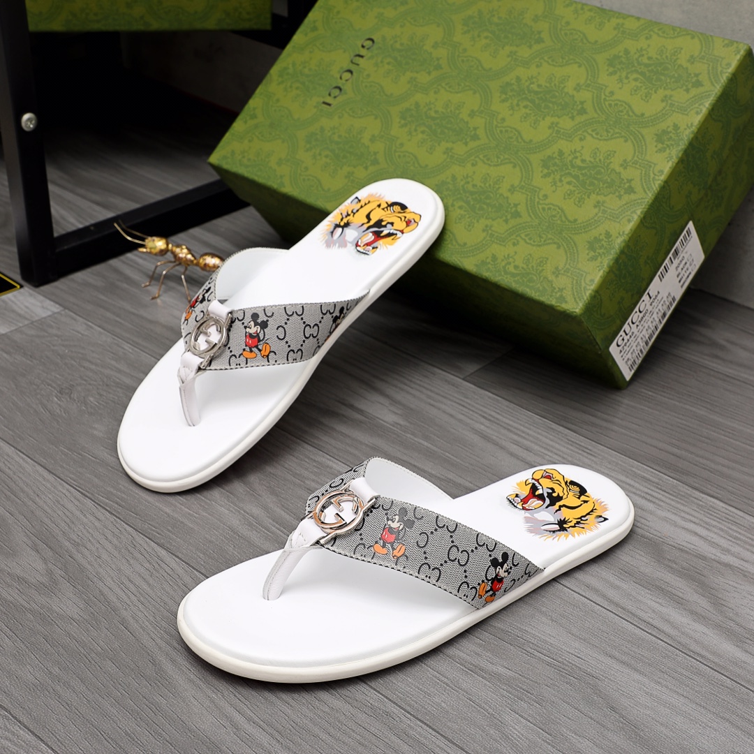Gucci Rubber GG Men's Flip Flops - DopestKickz