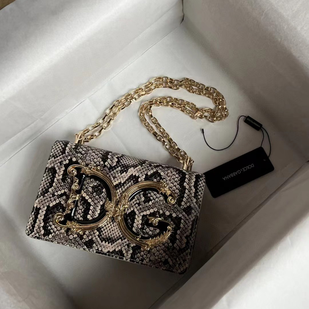 Dolce & Gabbana Women's Dg Logo Crossbody Bag(21-15-4cm) - DopestKickz