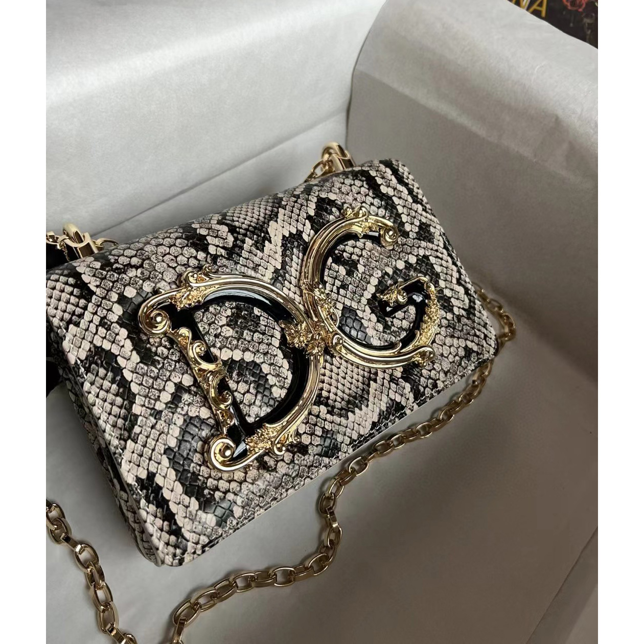 Dolce & Gabbana Women's Dg Logo Crossbody Bag(21-15-4cm) - DopestKickz