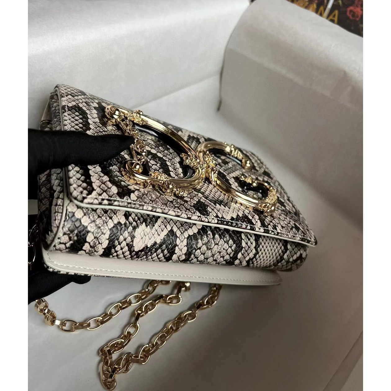 Dolce & Gabbana Women's Dg Logo Crossbody Bag(21-15-4cm) - DopestKickz