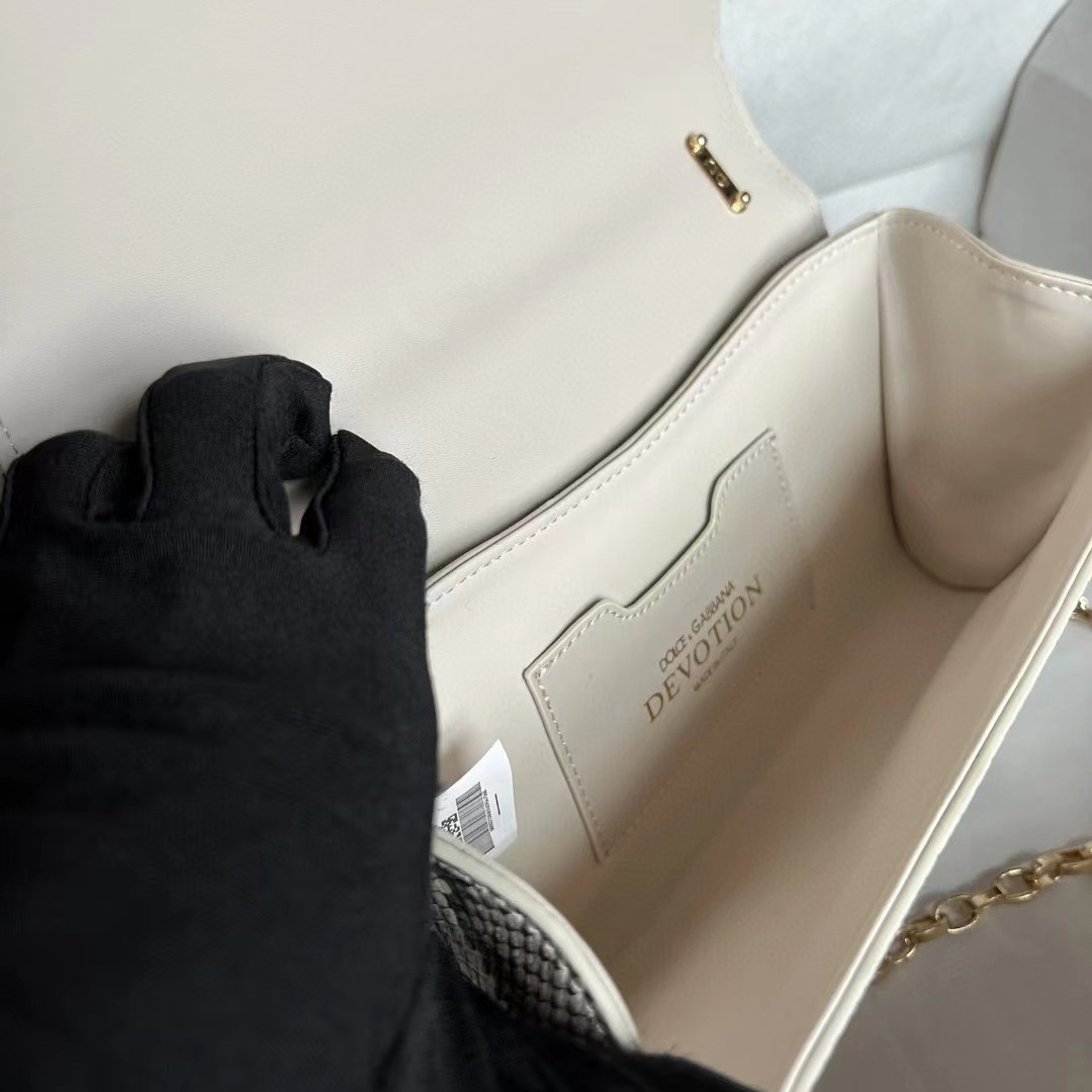 Dolce & Gabbana Women's Dg Logo Crossbody Bag(21-15-4cm) - DopestKickz