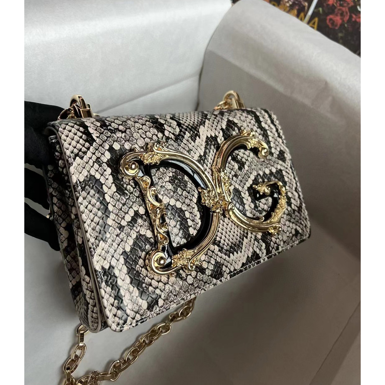 Dolce & Gabbana Women's Dg Logo Crossbody Bag(21-15-4cm) - DopestKickz