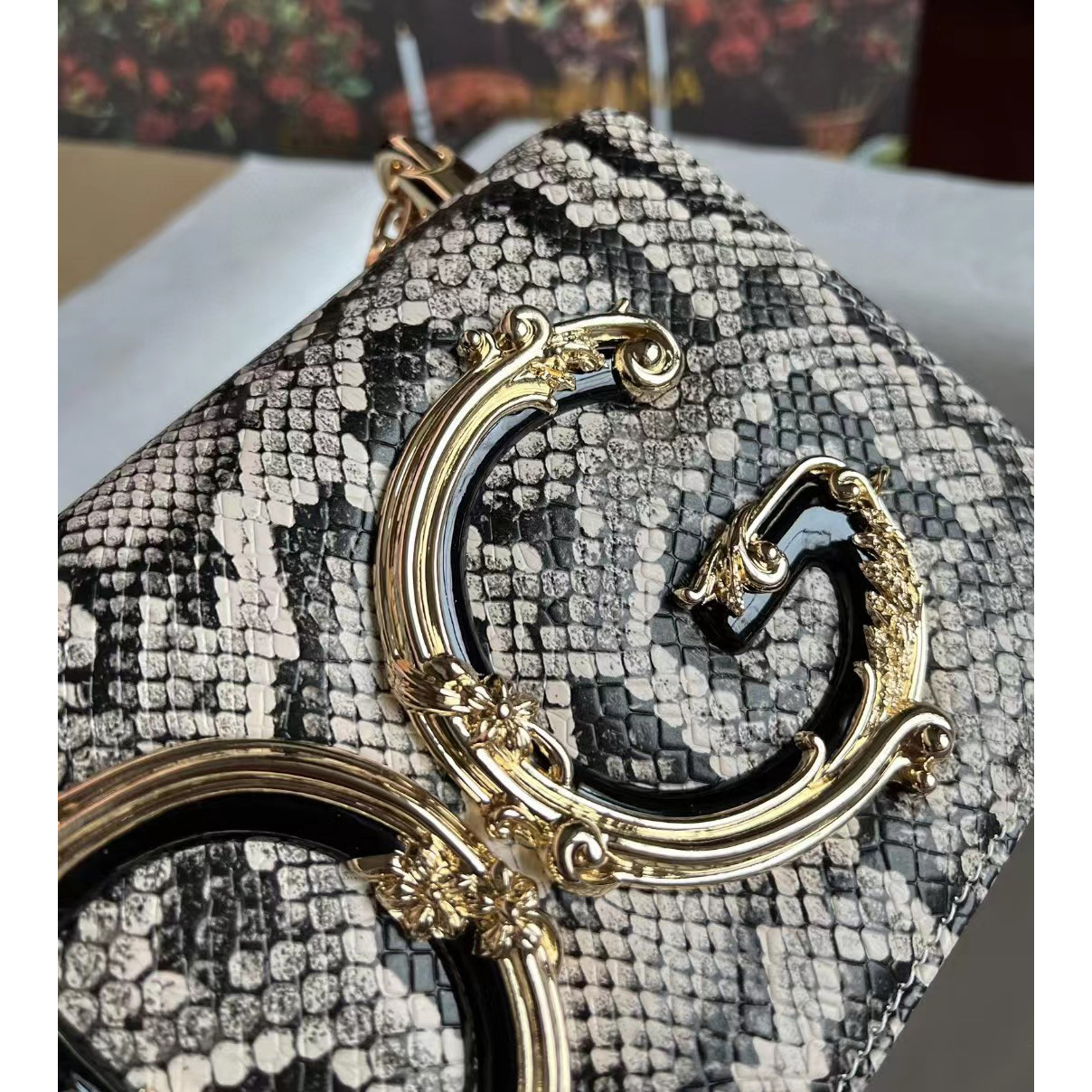 Dolce & Gabbana Women's Dg Logo Crossbody Bag(21-15-4cm) - DopestKickz