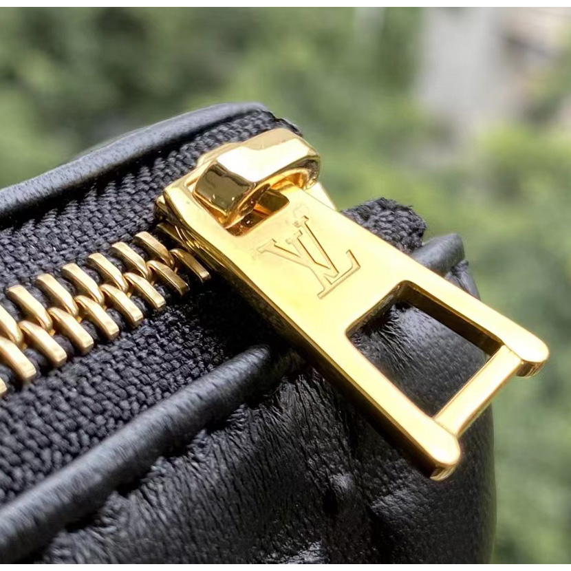 Louis Vuitton Monogram Shoulder Bag（26-20-12CM） - DopestKickz