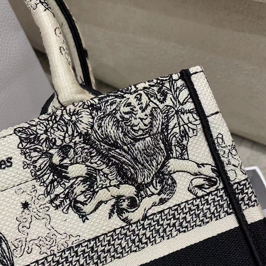 Dior Oblique Embroidered Book Tote - DopestKickz